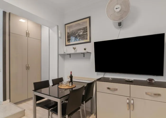 Piso Cerca De Playa Chica Apartmán